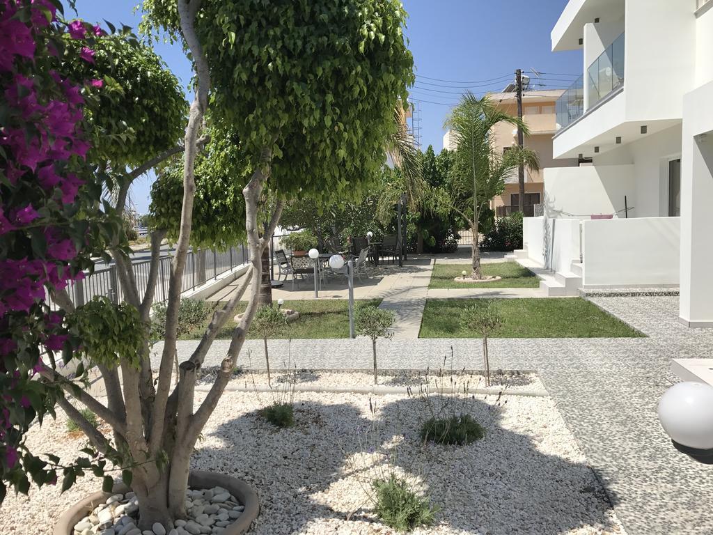 Themis Beach Apartments Larnaca Exterior photo