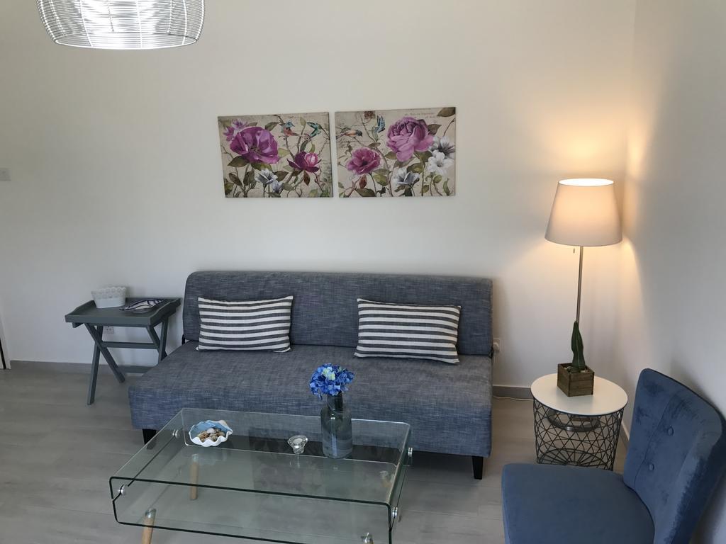 Themis Beach Apartments Larnaca Exterior photo